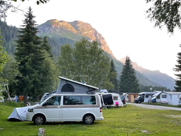 Camping-car ou location classique : quel hébergement choisir pour ses vacances en Espagne ?