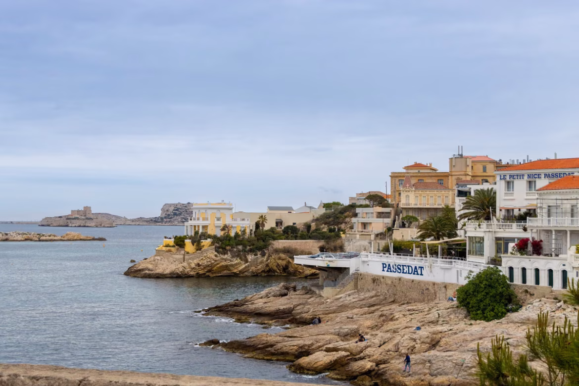 Faire estimer des bijoux anciens sur la Côte d'Azur : au poinçon près