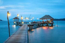 Ce que les voyageurs ne voient jamais : les infrastructures qui font fonctionner une destination touristique