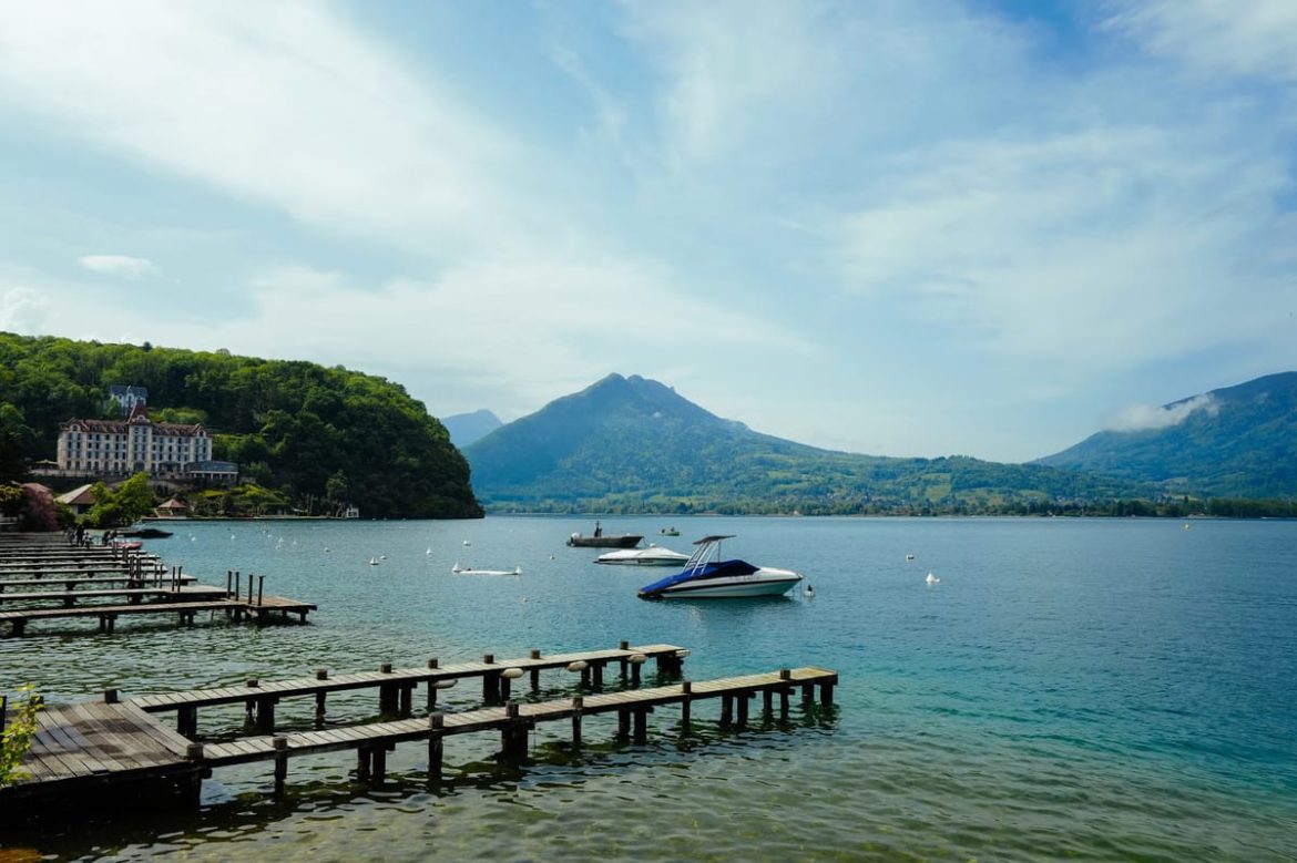 Quelles sont les activités incontournables à faire à Evian-les-Bains et alentours ?