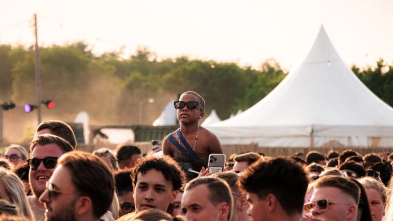 Les 7 meilleurs festivals de musique en plein air à découvrir en France 2026